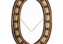 Sphinx Head - Rhinestone Chain Collar - Gold/Silver on Maroon + Free Case